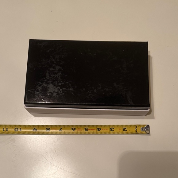 Marc Jacobs White Rectangular Box - Picture 3 of 8